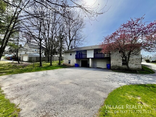 Building Photo - *** Available mid-June! *** Large, remodel...