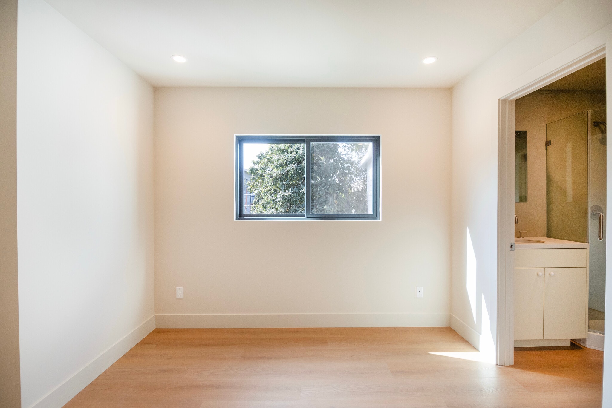 Building Photo - 4541 1/2 Melbourne Ave