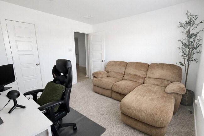 Building Photo - 8554 Tropical Breeze Wy