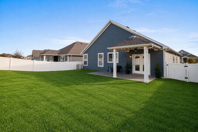 Building Photo - 9141 Blackstone Dr