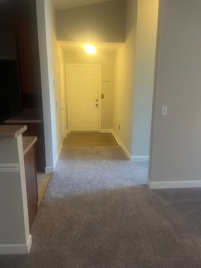 Building Photo - Great Townhome!