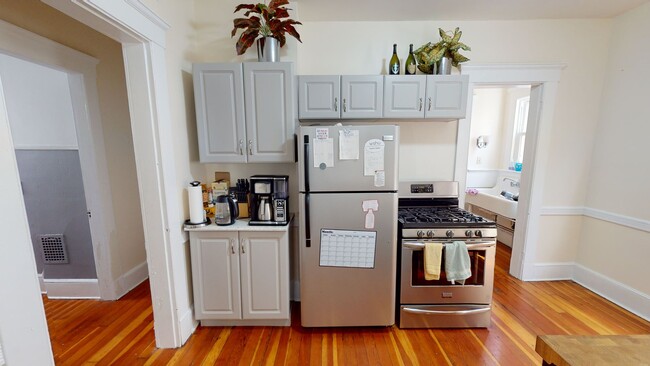 Building Photo - [In-Unit Laundry; Garden] Townhouse-Style ...