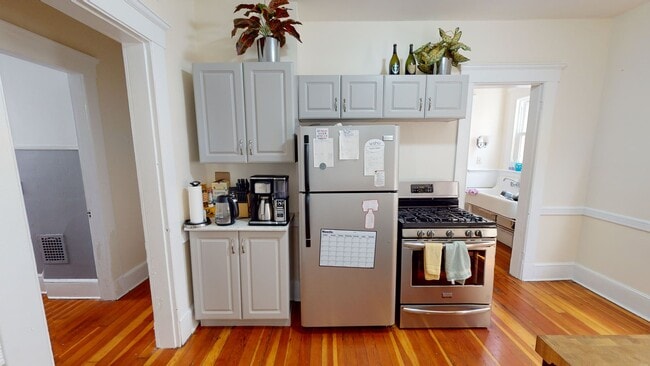 Building Photo - [In-Unit Laundry; Garden] Townhouse-Style Living, with Historical Details & Parking!