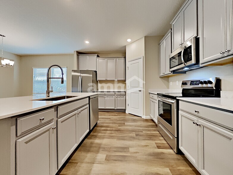 Building Photo - 76 Spruce Point