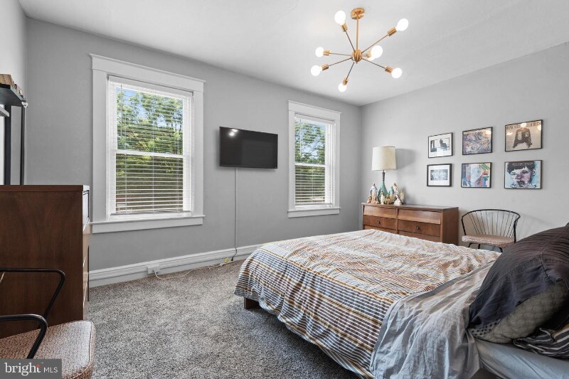 Building Photo - 153 E Ross St