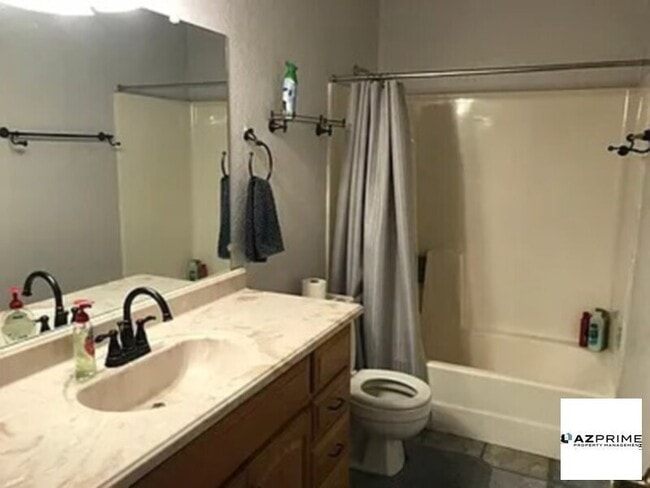 Building Photo - N Paradise Park Dr