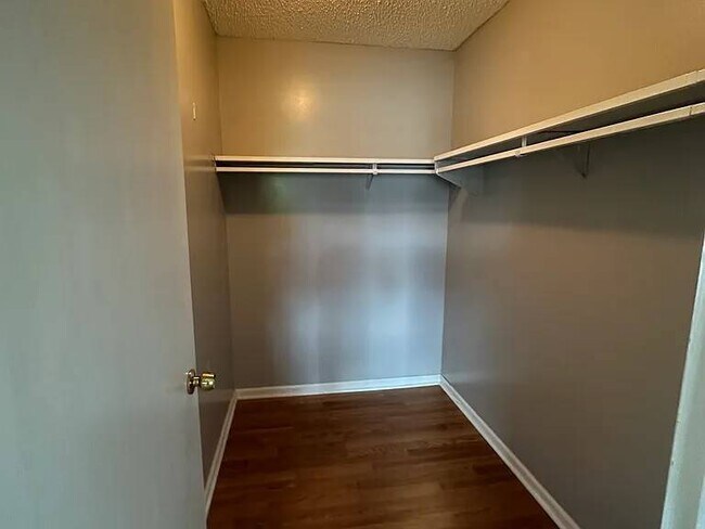 Building Photo - 1741 Bell Dr