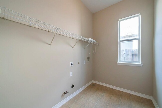 Building Photo - 1023 Casting Springs Way