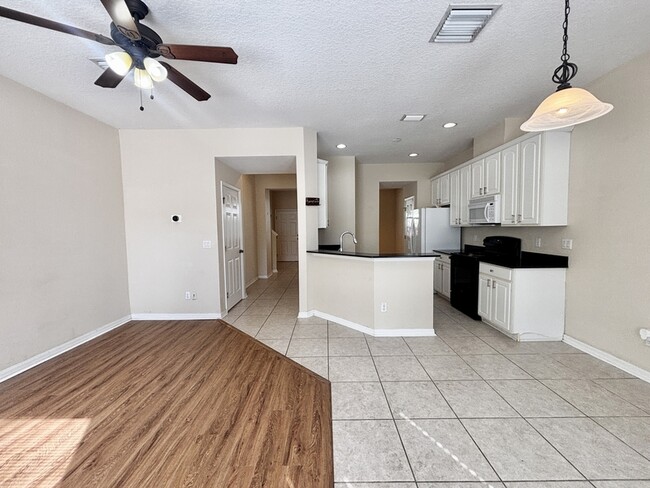 Building Photo - 13010 Langstaff Dr