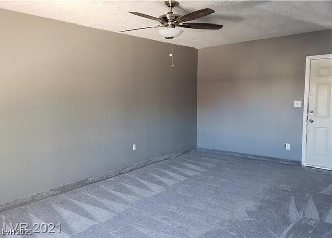 Building Photo - 3115 E Dillon Ave
