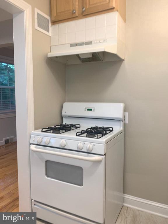 Building Photo - 1601 N Colonial Terrace