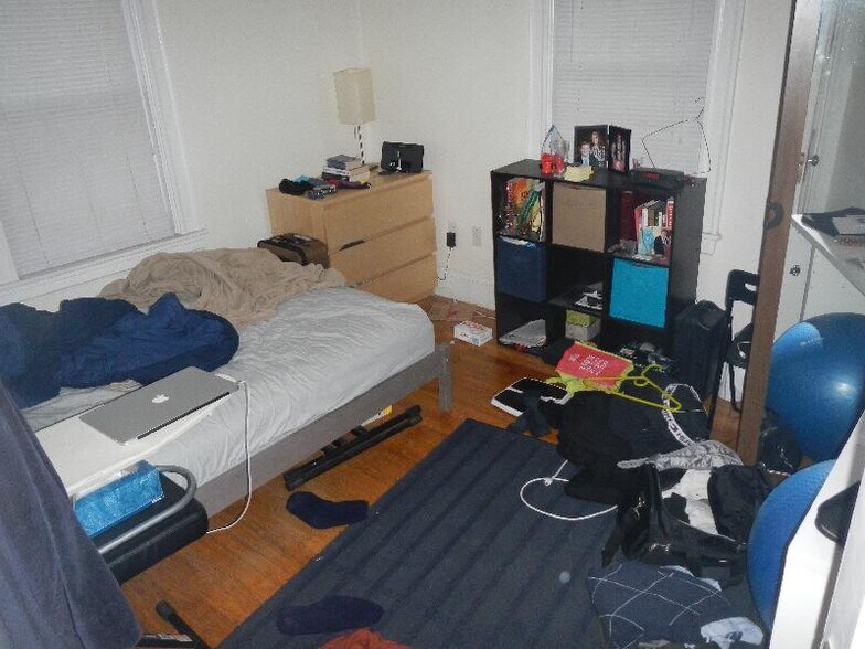 Images are representative samples of the advertised unit. Actual units shown during tours may differ - 16 Stockwell St