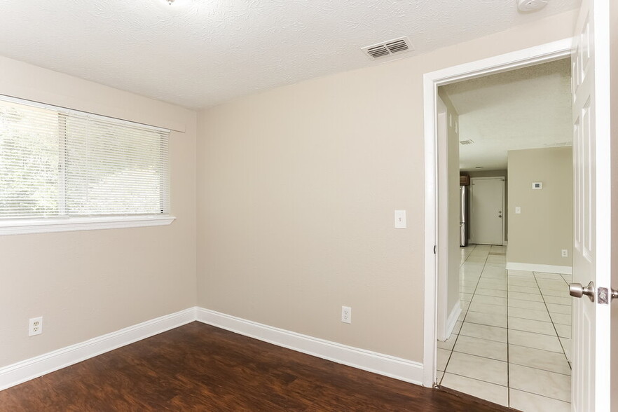 Building Photo - 11075 Bluehill Dr