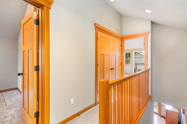 Building Photo - 3Bd/2.5Ba Seattle Townhome