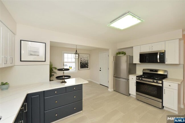 Building Photo - 16 Liberty St