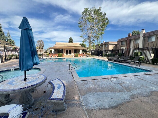 Building Photo - Garden Park Townhomes: 3 Bedroom 3 Bath At...