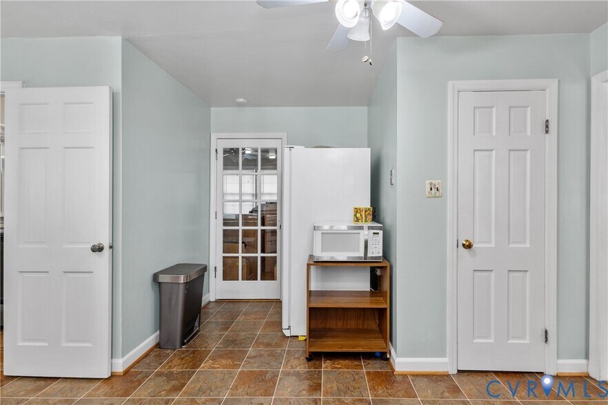 Building Photo - 1871 Pender Ave