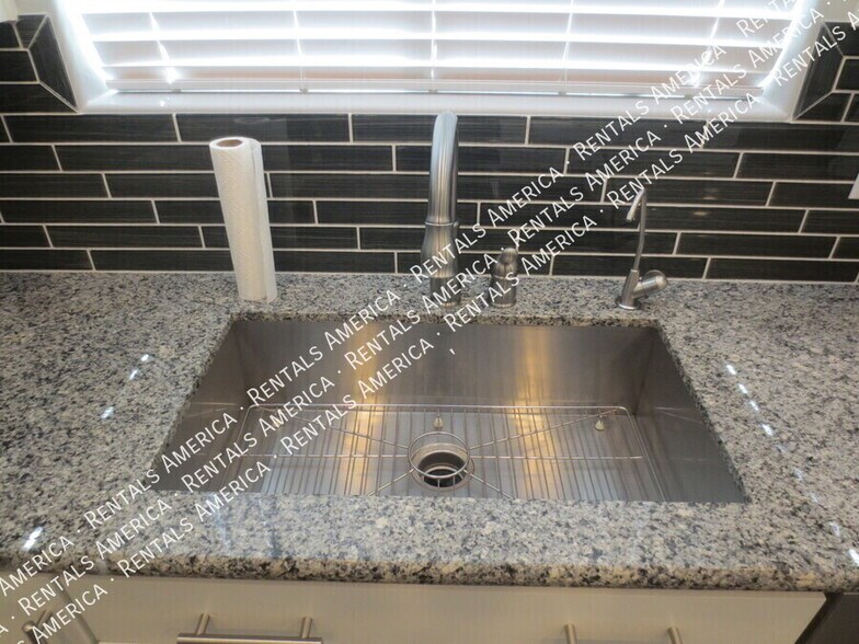 Building Photo - 3636 E Lodgepole Dr