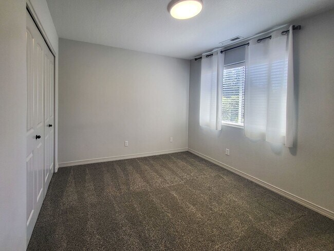 Building Photo - 407-409 Madrona Ave SE
