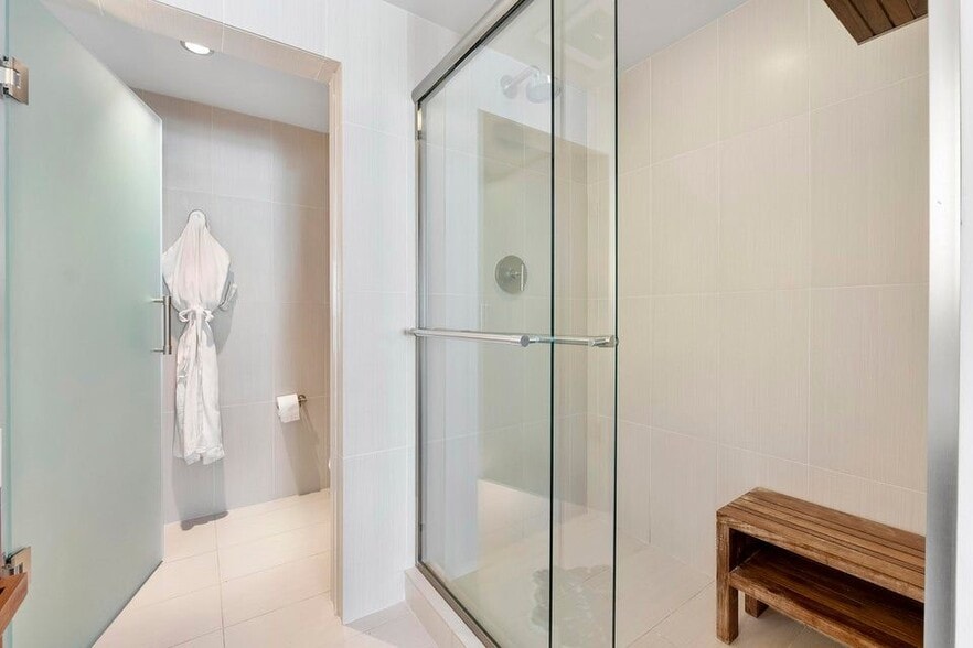 Building Photo - 3101 Bayshore Dr