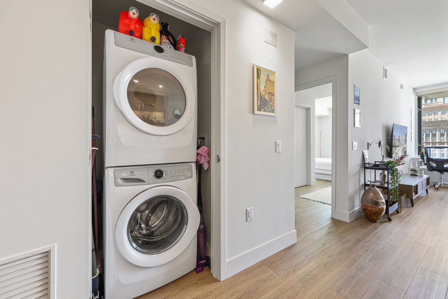 Building Photo - 702 Broadway-SI FL13-ID1251881P