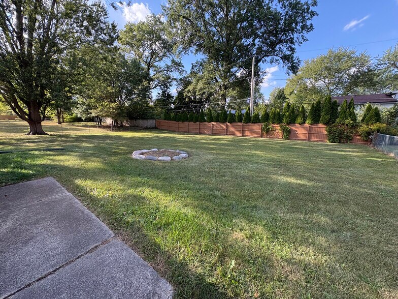 Building Photo - 3627 Oak Park Dr