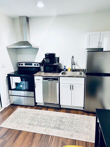 Building Photo - 107 David St