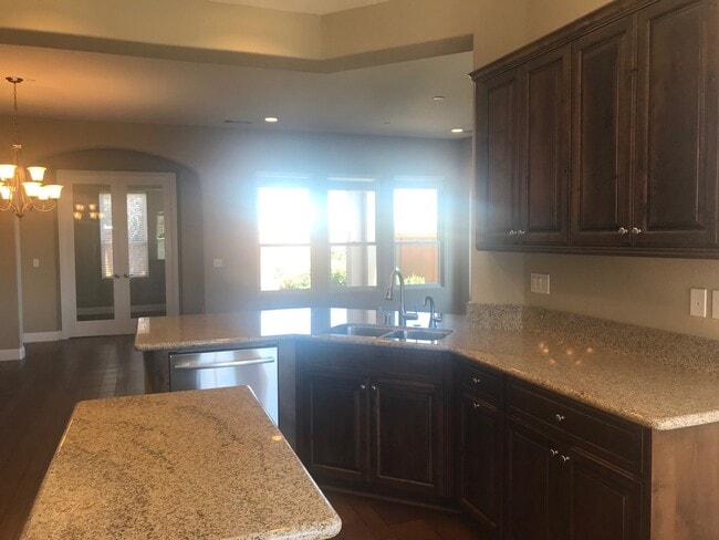 Building Photo - Charming 2 Bed 2 Bath - Trilogy at The Vineyards