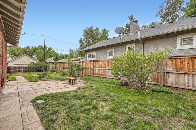 Building Photo - 960 Monroe St