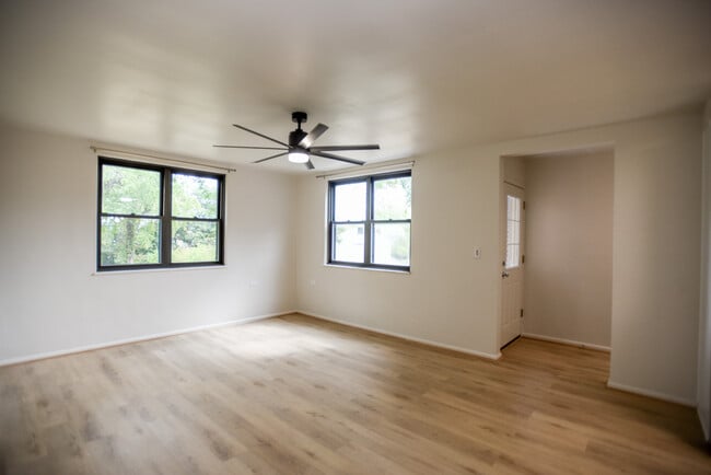 Building Photo - Farragut Flats