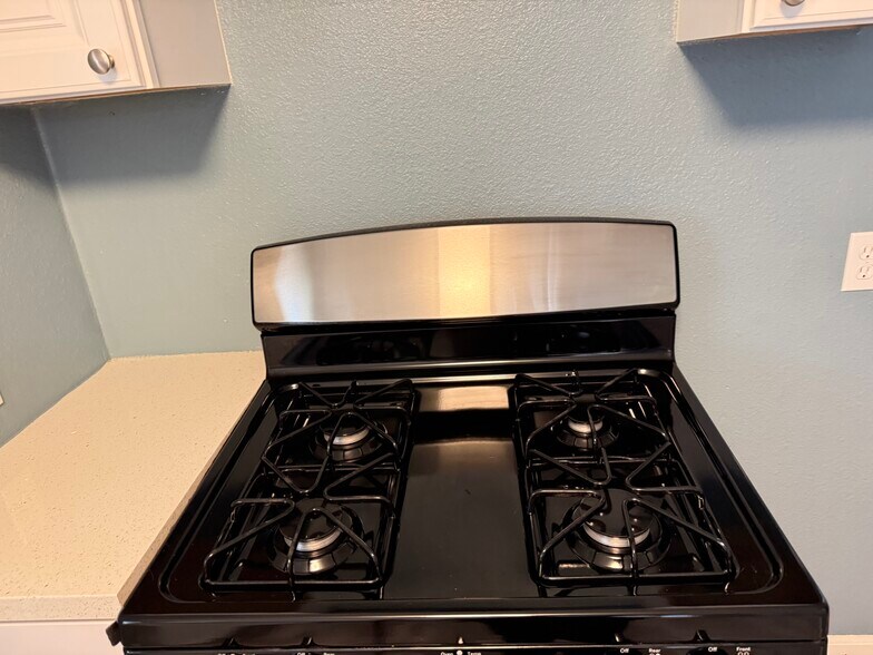 Building Photo - 1015 4th St