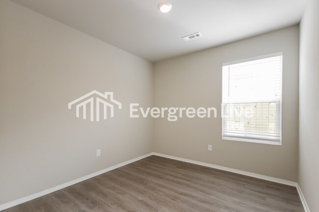 Building Photo - 6600 NW Kathleen St