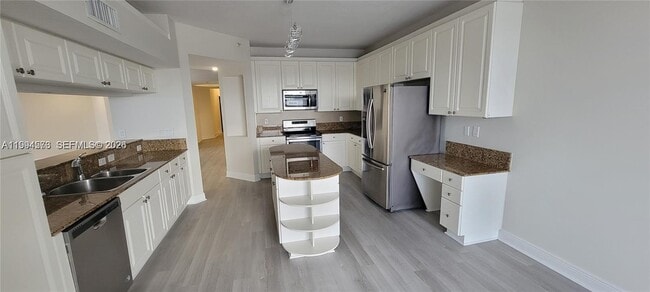 Building Photo - 10730 NW 66th St