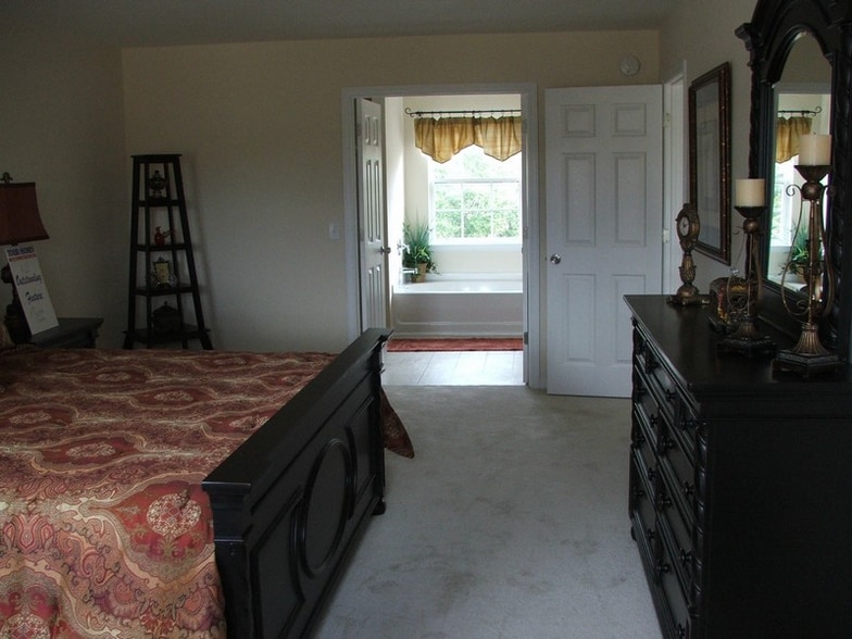 Building Photo - 215 Peach Hill Dr