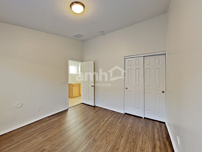 Building Photo - 1920 S 85th Ln