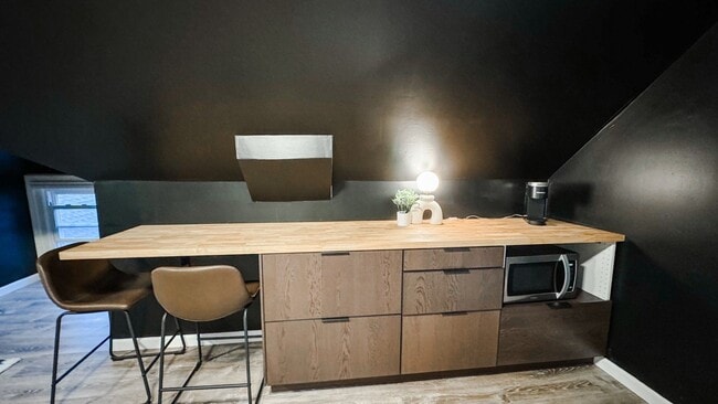 Building Photo - Chic Studio in North Winton Village