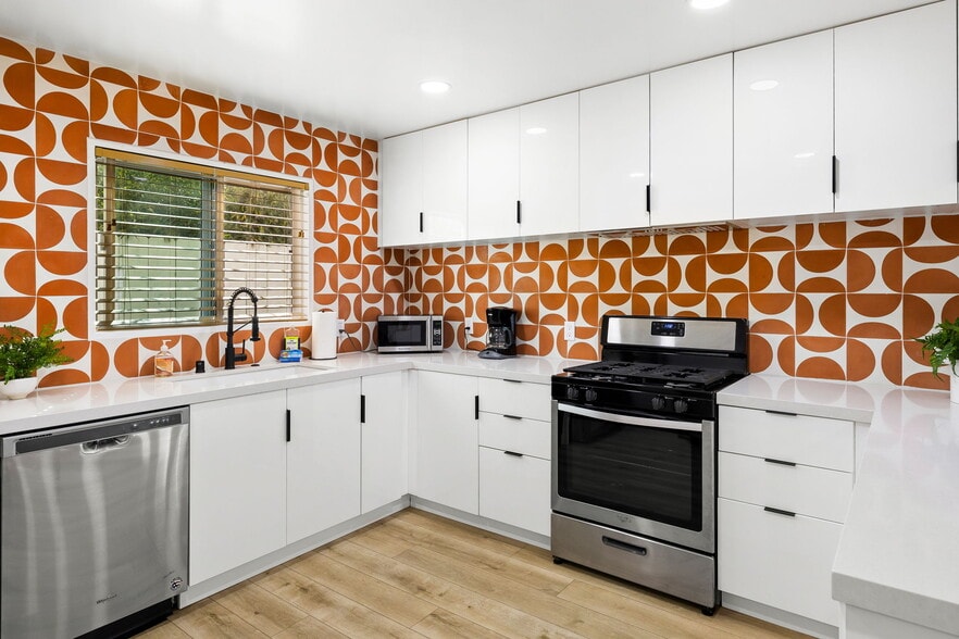 Building Photo - 321 N Gertruda Ave