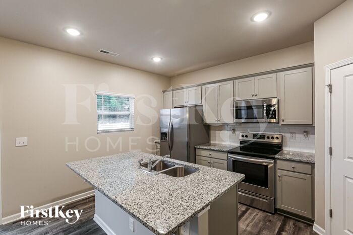 Building Photo - 9645 Hamel St