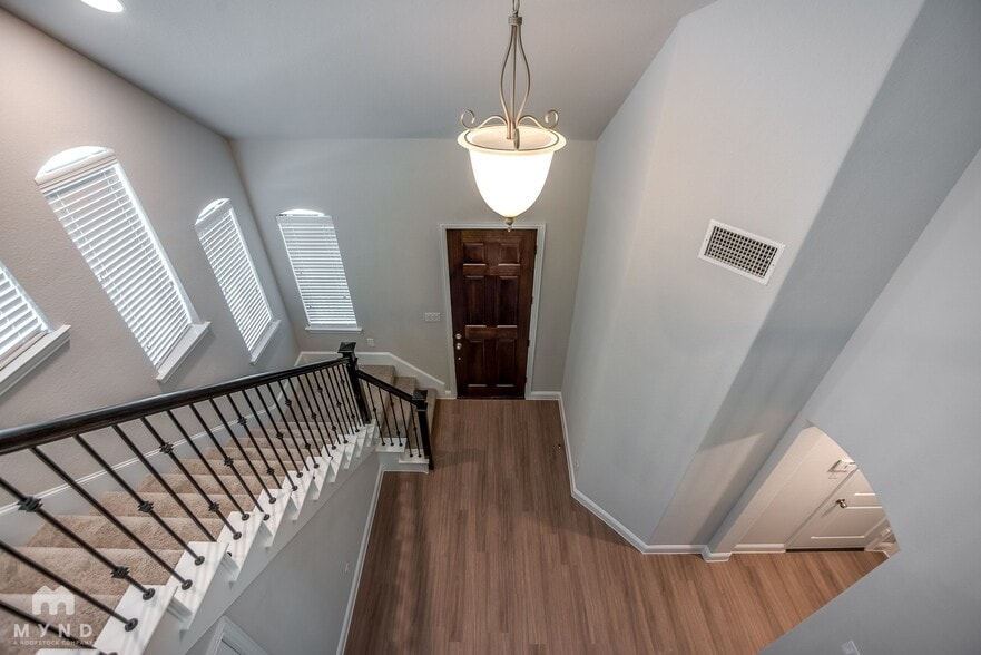 Building Photo - 100 Knight of Realm Blvd