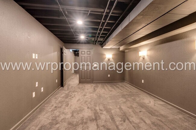 Building Photo - 4 Bed 3 Bath Home in Lambertville