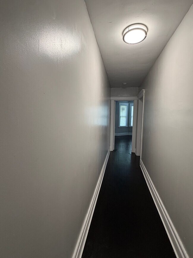 Building Photo - 2224 Helen St