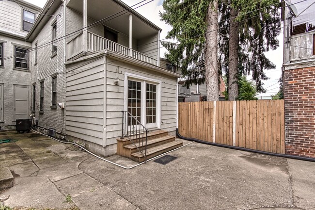 Building Photo - Spacious Home in Downtown Carlisle