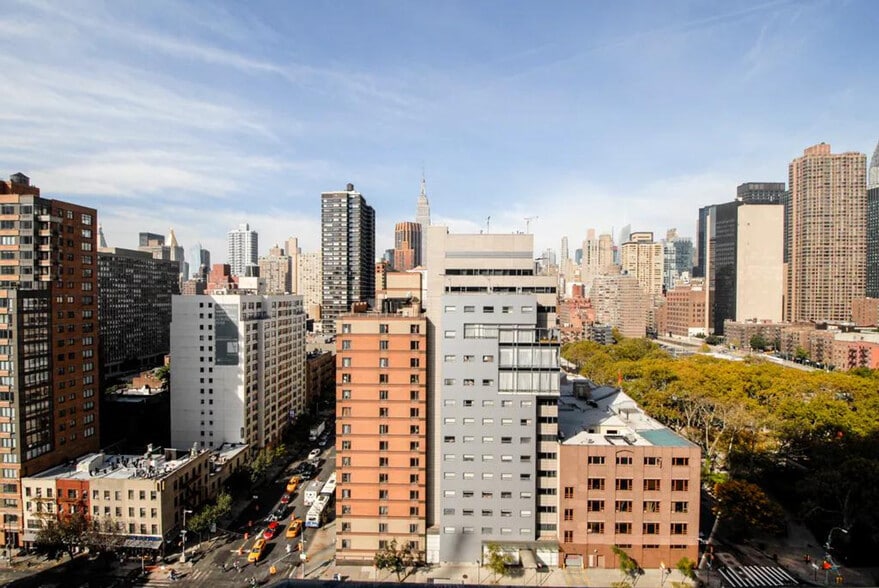 Building Photo - 399 E 34th St