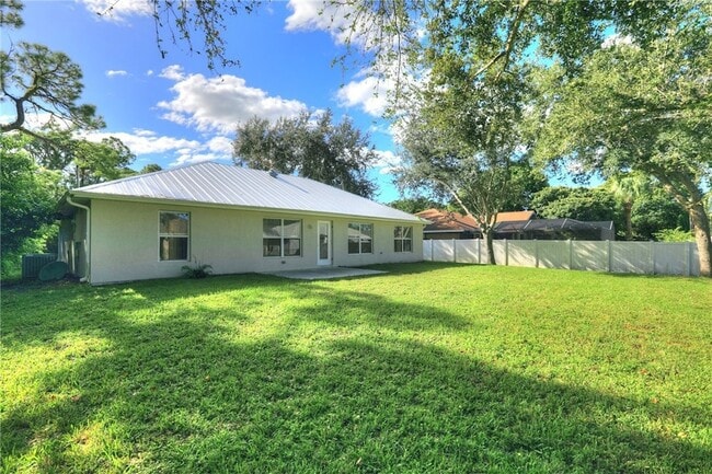 Building Photo - 573 Belfast Terrace