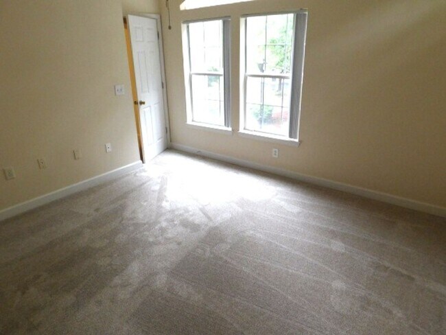 Building Photo - Two Bedroom Townhome In The Preserve