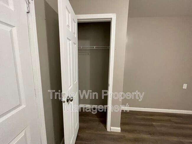 Building Photo - 10261 Imperial Dr