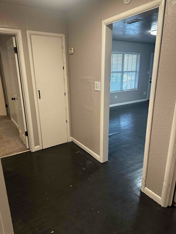 Building Photo - 1912 S Jordan Ave