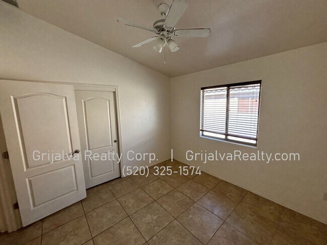 Building Photo - Immaculate 3 BR House in Gated Community (...