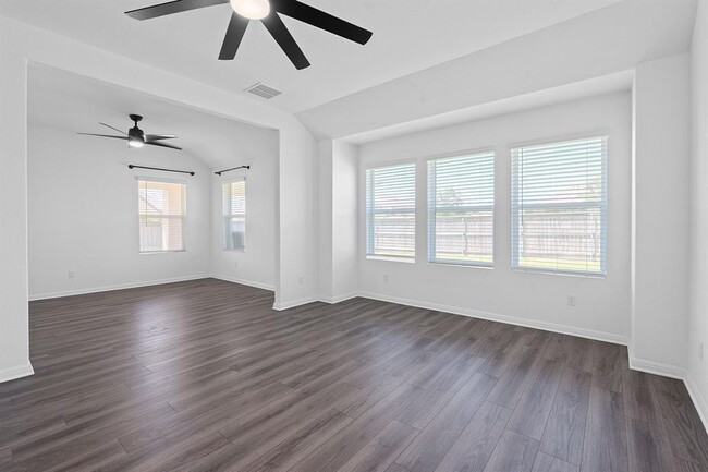 Building Photo - 132 Rocking Chair Dr