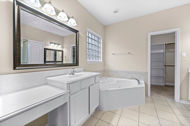 Building Photo - 9431 Thurber Ridge Dr